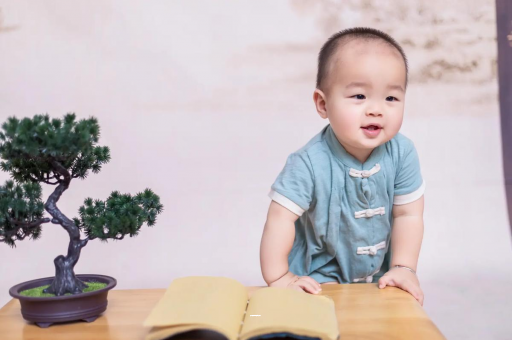 丹东六个月宝宝摇头正常吗